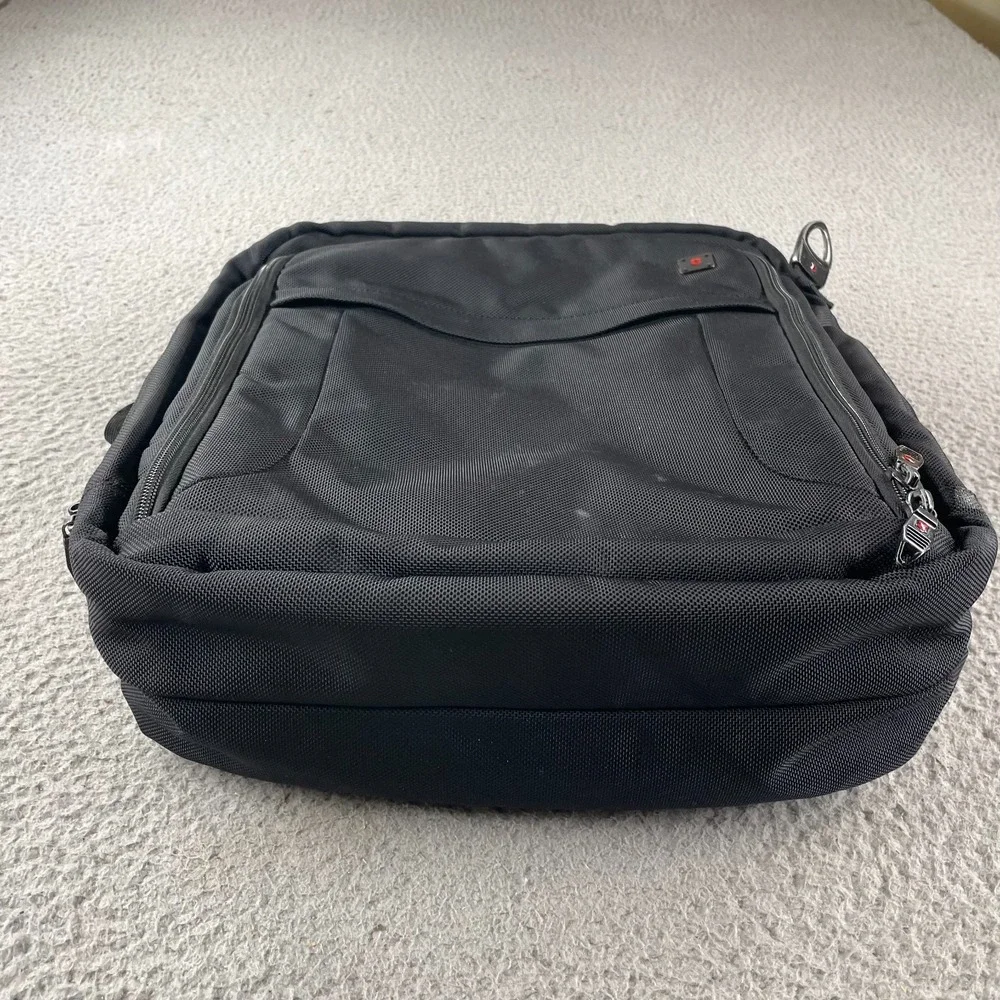 Victorinox Black Laptop Bag/Briefcase w/Multiple Pockets, fits 16